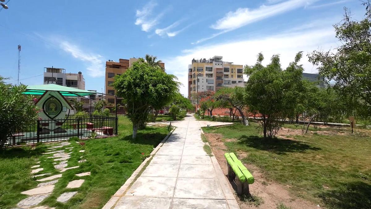 ALQUILER DE CASA EN CALLE LOS SAUCES, URB. SANTA VICTORIA